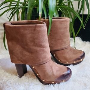 New! Vince Camuto Brown suede gold stud boots